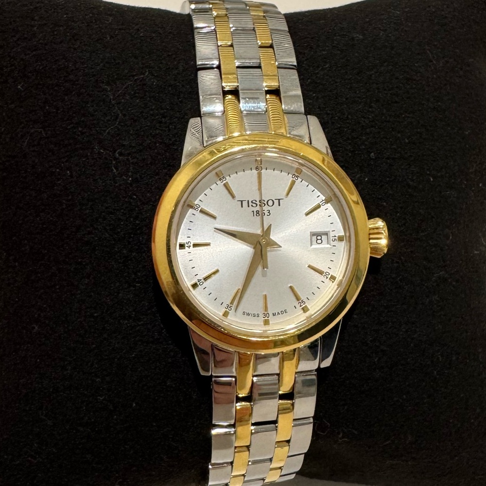 TISSOT CLASSIC DREAM 28MM - Picture 5 of 16